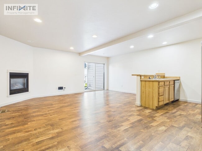 Building Photo - 935 Forestglen Dr