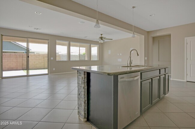 Foto del edificio - 22653 E Desert Spoon Dr