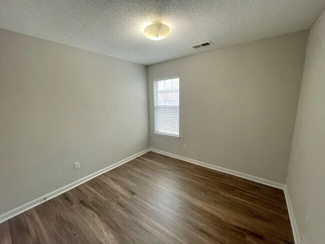 Foto del edificio - FIRST MONTH HALF PRICE! Beautiful town house in Collierville!