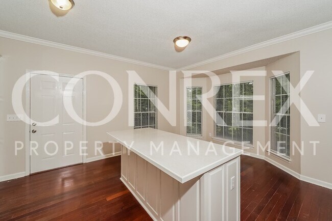 Building Photo - 8717 Woodview Ln
