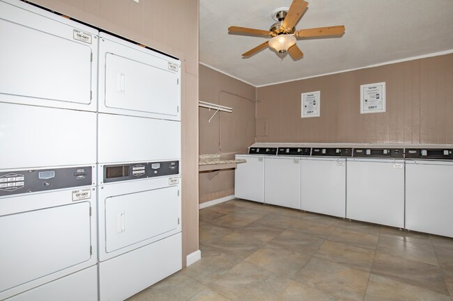Foto del edificio - El Milagro Apartment Homes!