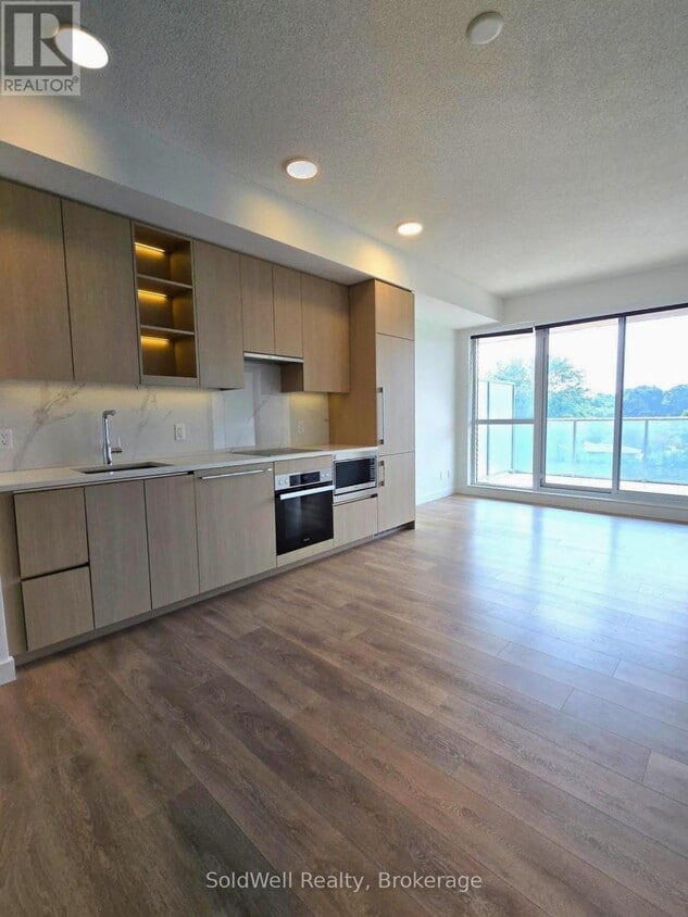 Photo principale - 25-825 McMahon Dr