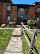 Building Photo - 8 Charles Ln