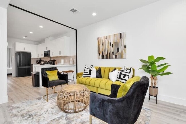 Foto del edificio - 3735 Mainer St