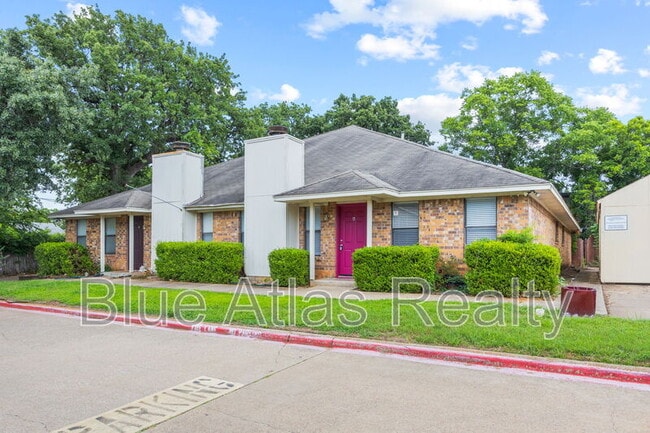 Foto del edificio - 916 Hilltop Dr