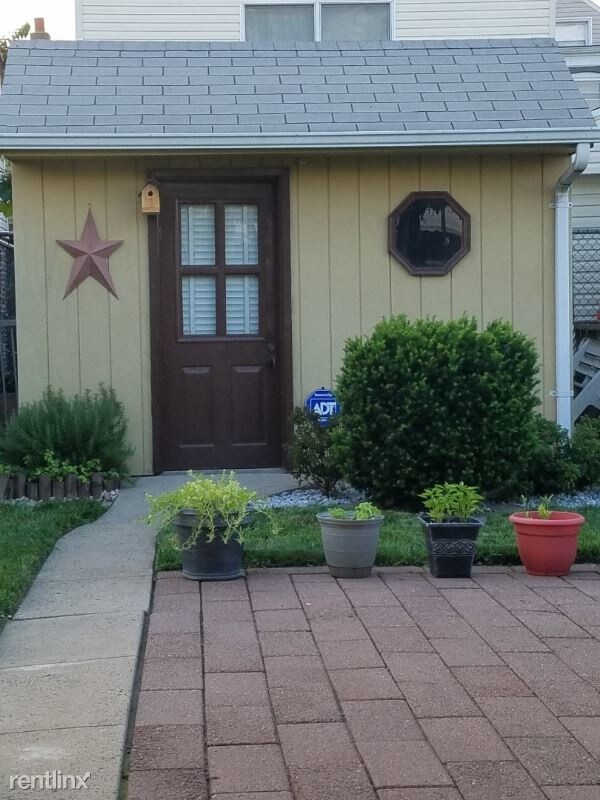 Building Photo - 3 br, 1 bath House - 94 Marne St