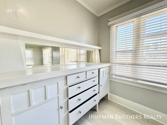 Foto del edificio - 1123 E Appleton St