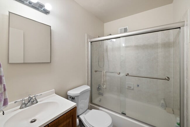 Building Photo - Affordable, Spacious AND Convenient Walk t...