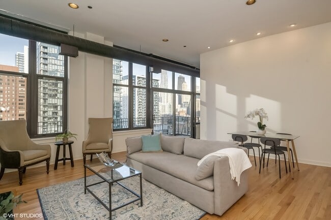 Foto del edificio - 333 W Hubbard St