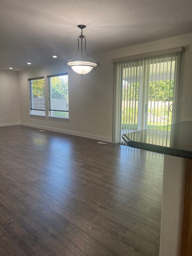 Building Photo - Perfect location in Meridian!