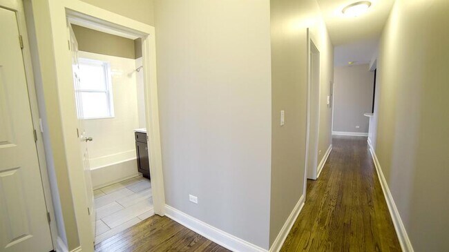 Foto del edificio - 2659 N Springfield Ave