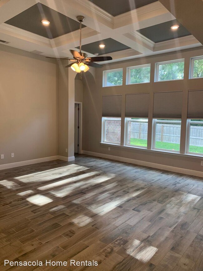 Building Photo - 5 br, 3 bath House - 5991 Alder Ave