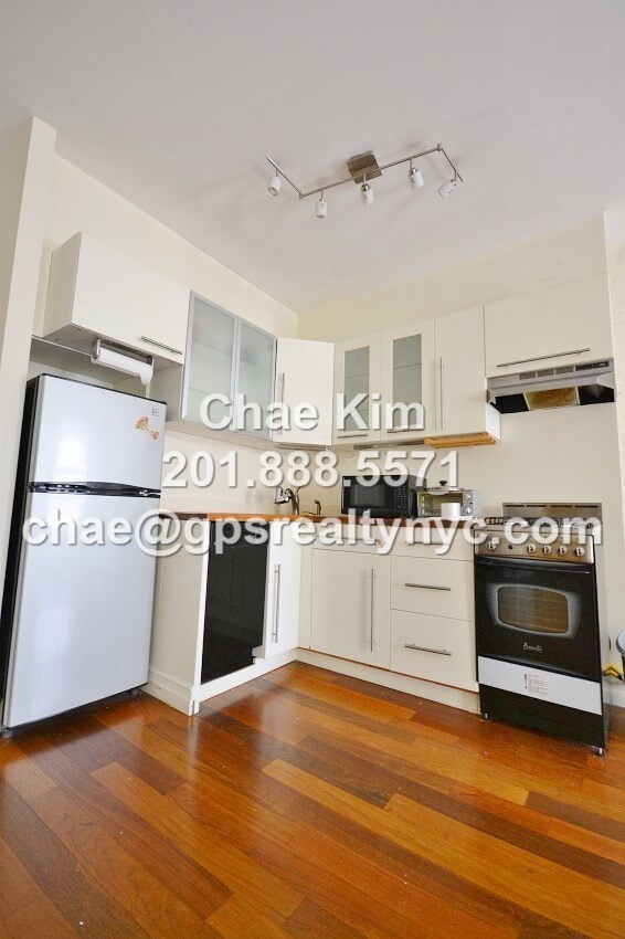 Building Photo - 967 Columbus Ave