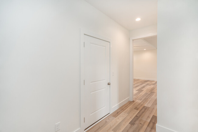 Building Photo - 261 Middlebrook Ln