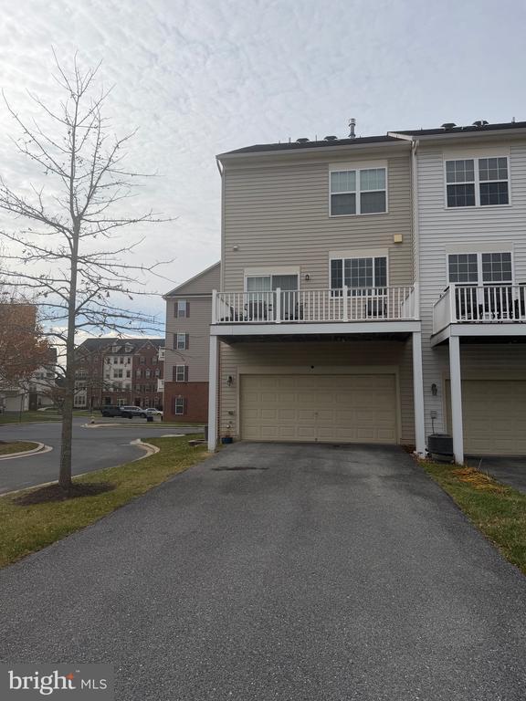 Building Photo - 5028 Small Gains Wy