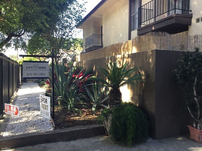 Foto del edificio - 6836 Radford Ave