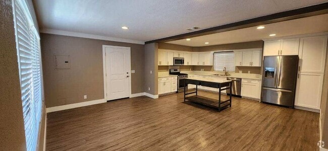 Building Photo - 1324 La Honda Dr