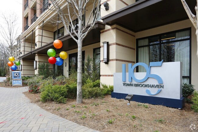 Foto del edificio - 1105 Town Brookhaven Apartments