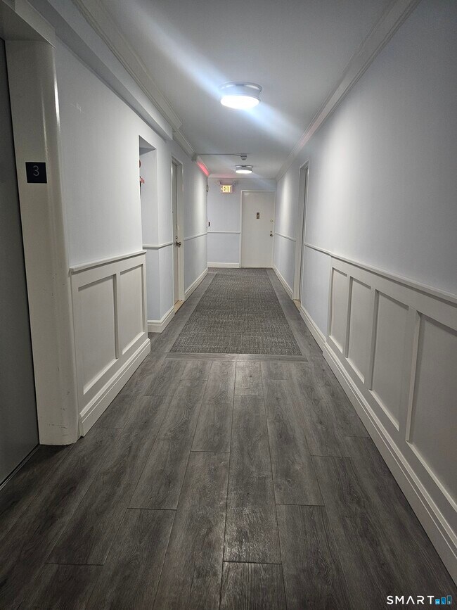 Building Photo - 30 Glenbrook Rd