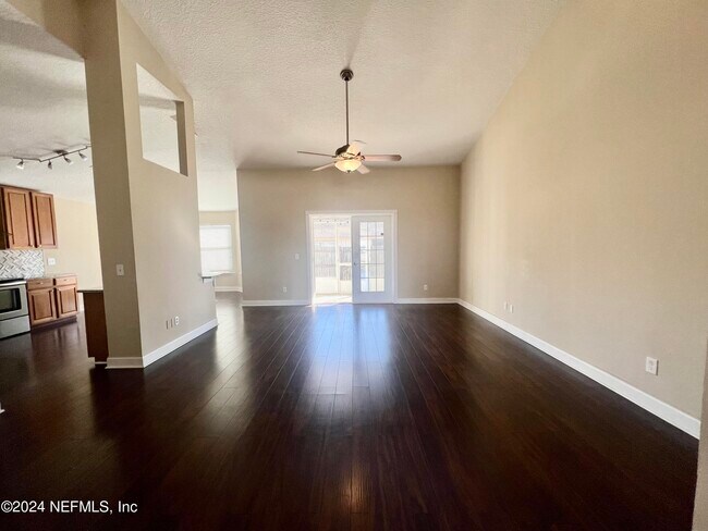 Foto del edificio - 7645 Chelmsford Dr