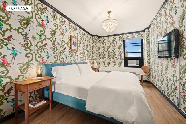 Building Photo - 104 W 70th St