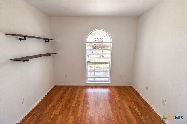 Foto del edificio - 5707 Montrose Dr