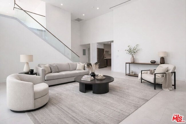 Building Photo - 621 Kings Rd