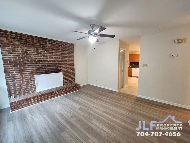 Building Photo - 2 Bed /1.5 Bath Duplex in Convenient Kanna...