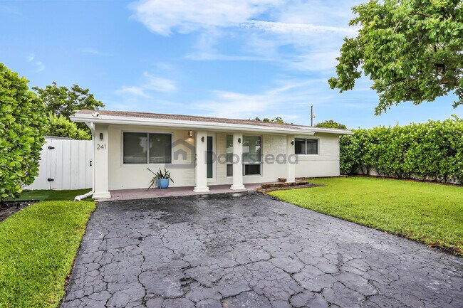 Foto del edificio - 241 NE 48th Ct