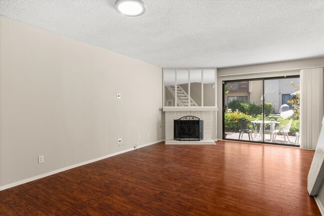 Building Photo - 5720 Owensmouth Ave