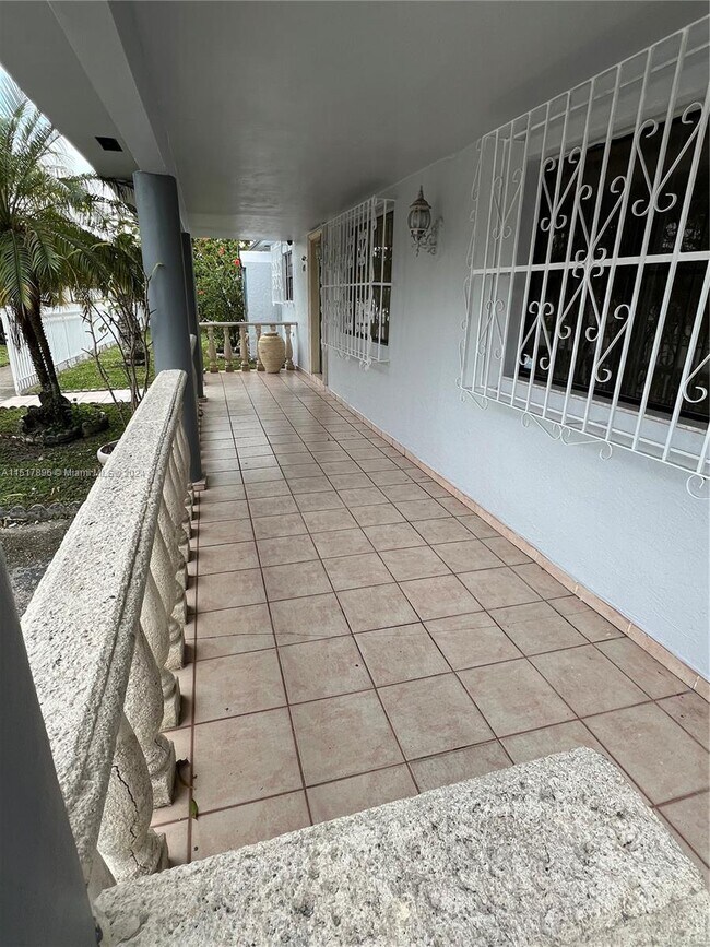 Foto del edificio - 491 E 19th St