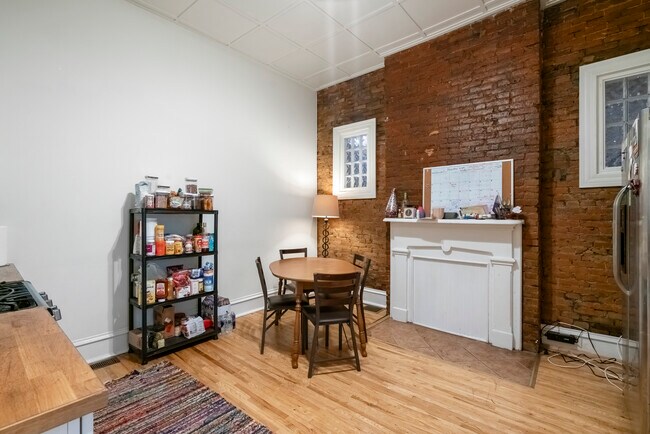 Foto del edificio - 2120 E Carson St