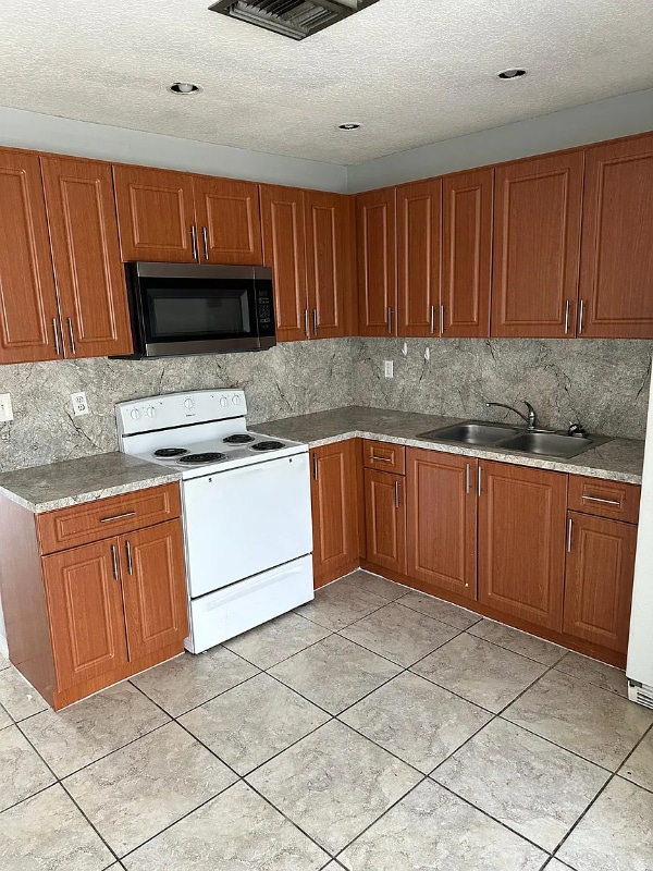 Building Photo - 4064 SW 52nd St