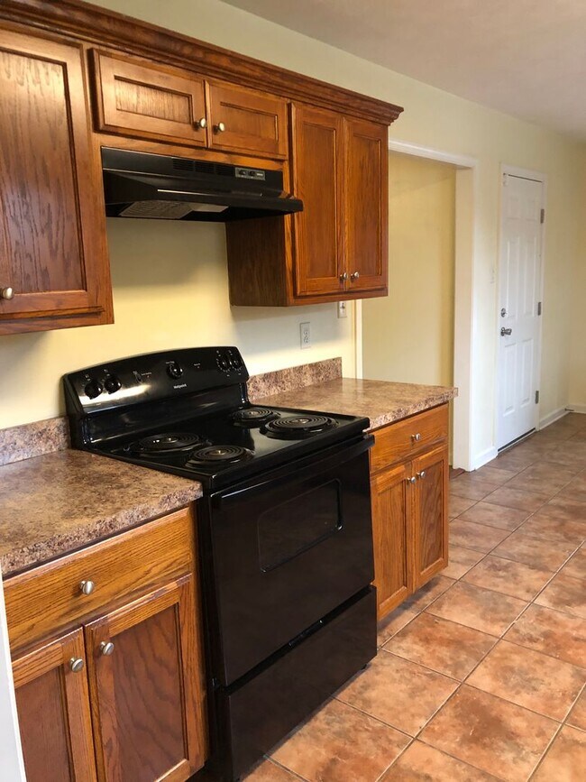 Building Photo - Beautiful 3 Bedroom Home in a Quiet Searcy Neighborhood!