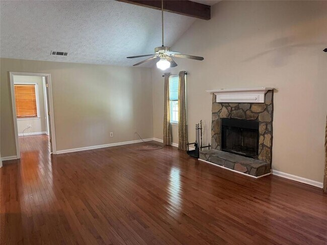 Foto del edificio - 625 Locust Rd