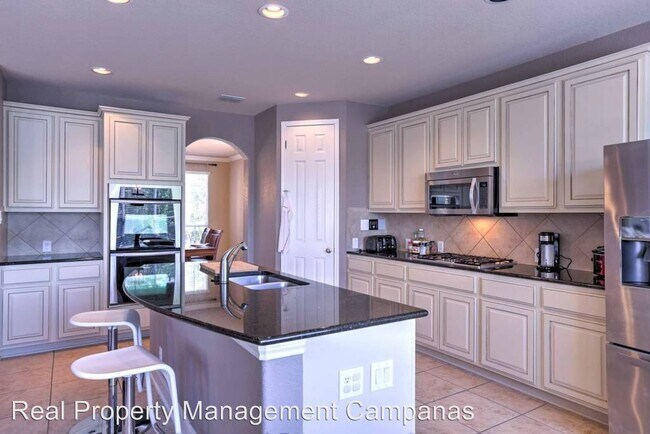 Building Photo - 4 br, 3.5 bath House - 3534 Pinnacle Drive