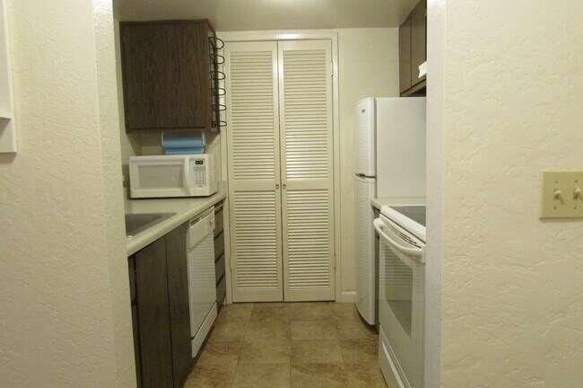 Kitchen - 967 Fulton Ave