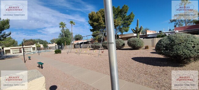 Foto del edificio - Los Reales & Cardinal area 2/2 with A/C & covered parking