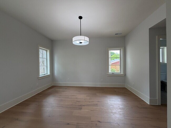 Building Photo - "Spacious and Elegant 4-Bedroom Home on Dover Avenue with 3.5 Baths and Nearly 3000 Sq Ft of Livi...