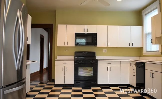 Building Photo - 420 N Marion St