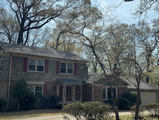 Foto del edificio - 5109 Forest Oaks Dr