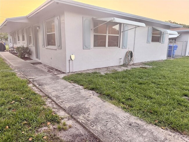 Building Photo - 1502 N 57th Terrace