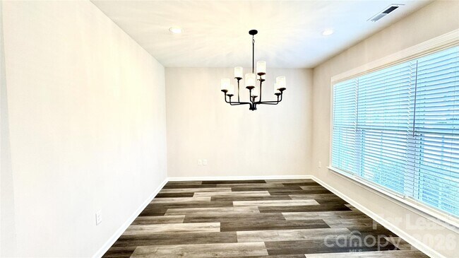 Building Photo - 1135 Overlake Dr