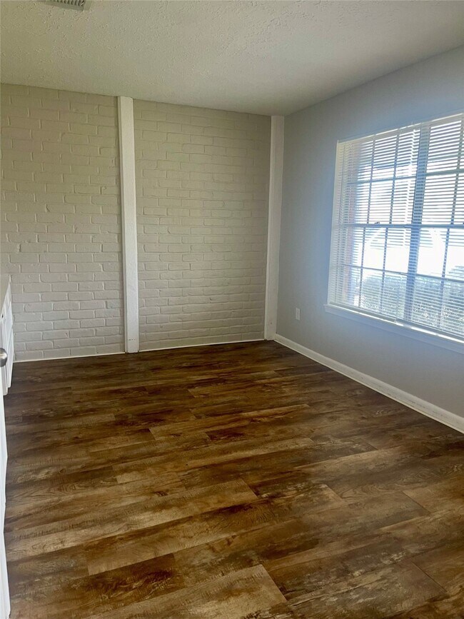 Foto del edificio - 2115 Yorktown Ct S