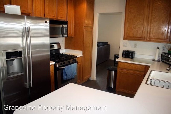 Building Photo - 26658 Silver Oaks Dr