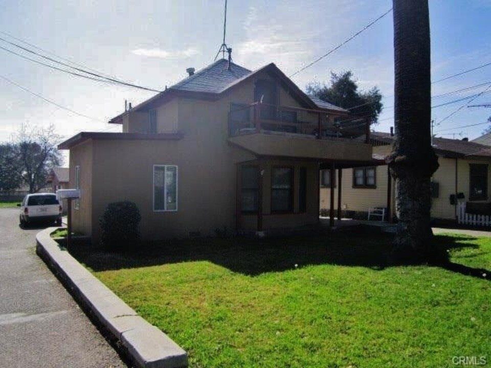 Foto principal - 442 E Arrow Hwy