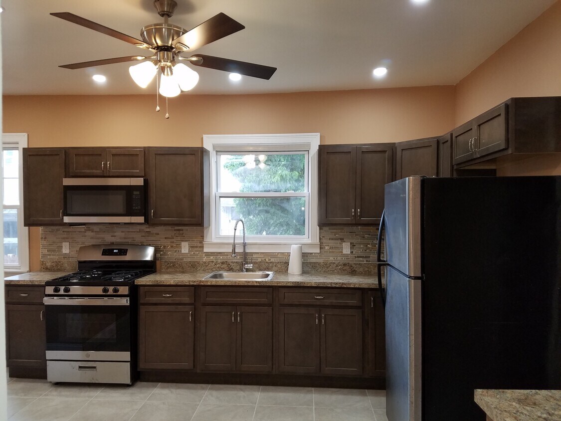 Kitchen - 93 Brownell St