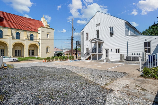 Building Photo - 601 Lavoisier St