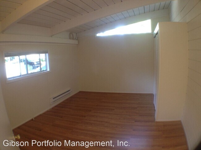 Building Photo - 2 br, 1 bath House - 1072 College Ave.