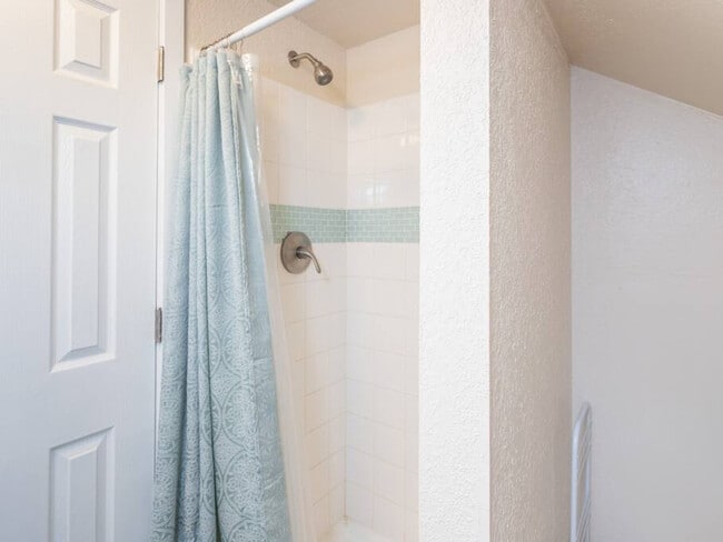 Building Photo - 1427 E Hays St